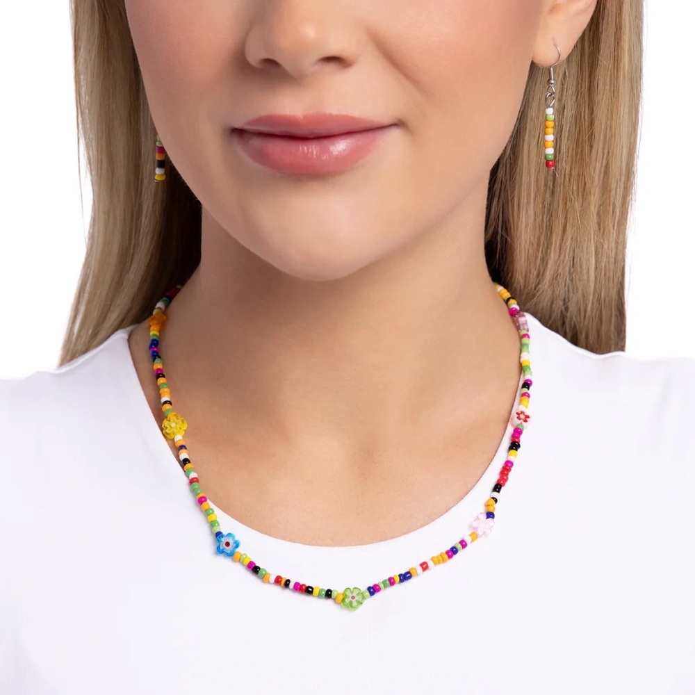 CANDYLAND CRAZE - MULTI COLOR SEED BEAD SMILEY FACE SHORT NECKLACE - PAPARAZZI